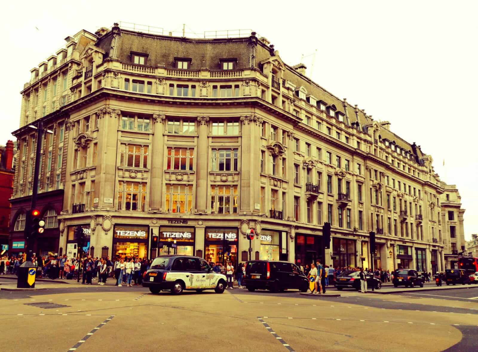 tourist shops oxford street